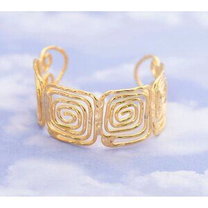 Vintage Boho & hippie Gold Tone Wire Wrapped Cuff Bracelet 7 Inches - S21